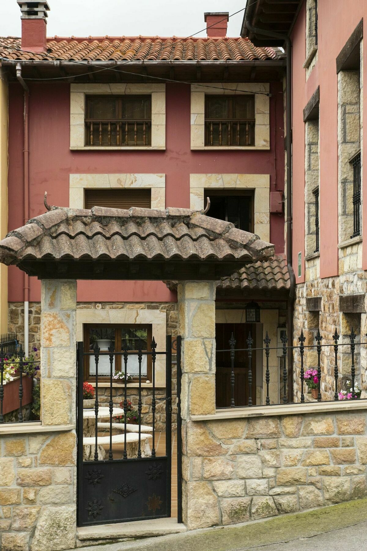 Apartamentos La Regoria Arenas De Cabrales Exterior photo
